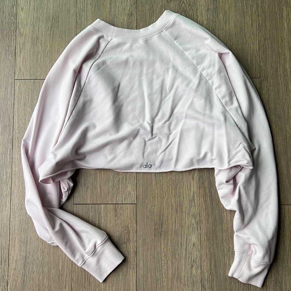 Baby pink alo cropped crew neck